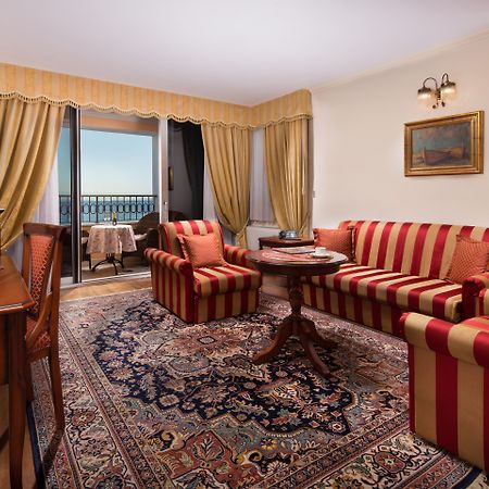 Hotel Savoy โอปาติยา ภายนอก รูปภาพ
