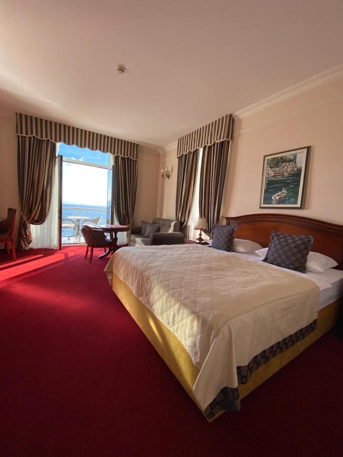 Hotel Savoy โอปาติยา ภายนอก รูปภาพ
