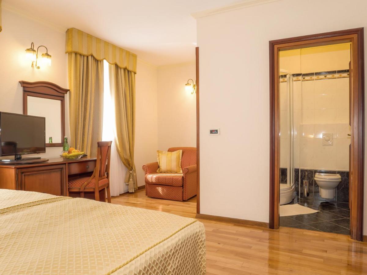 Hotel Savoy โอปาติยา ภายนอก รูปภาพ
