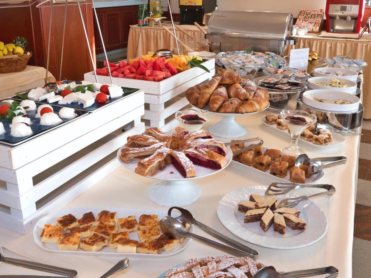 Hotel Savoy โอปาติยา ภายนอก รูปภาพ