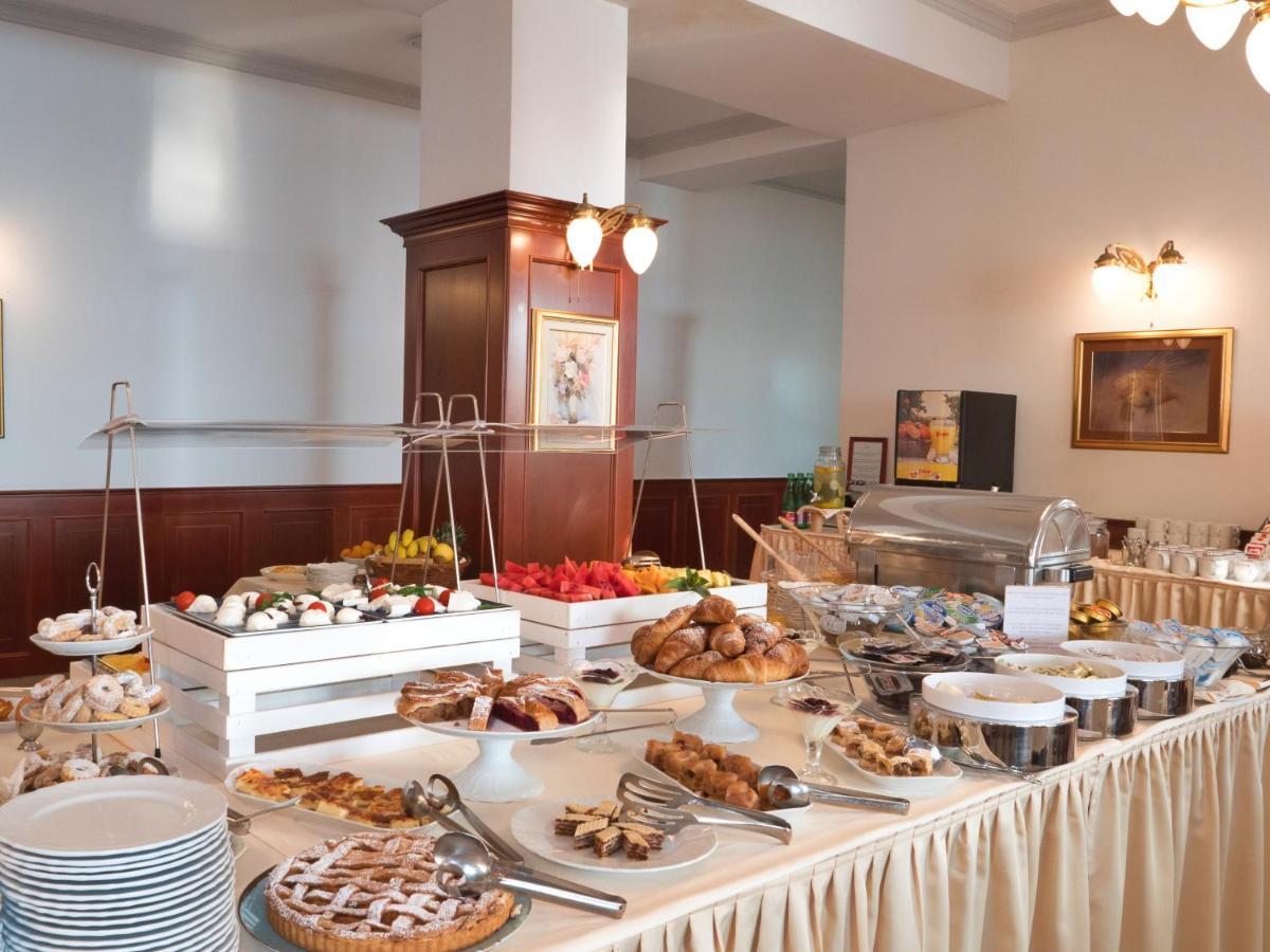 Hotel Savoy โอปาติยา ภายนอก รูปภาพ