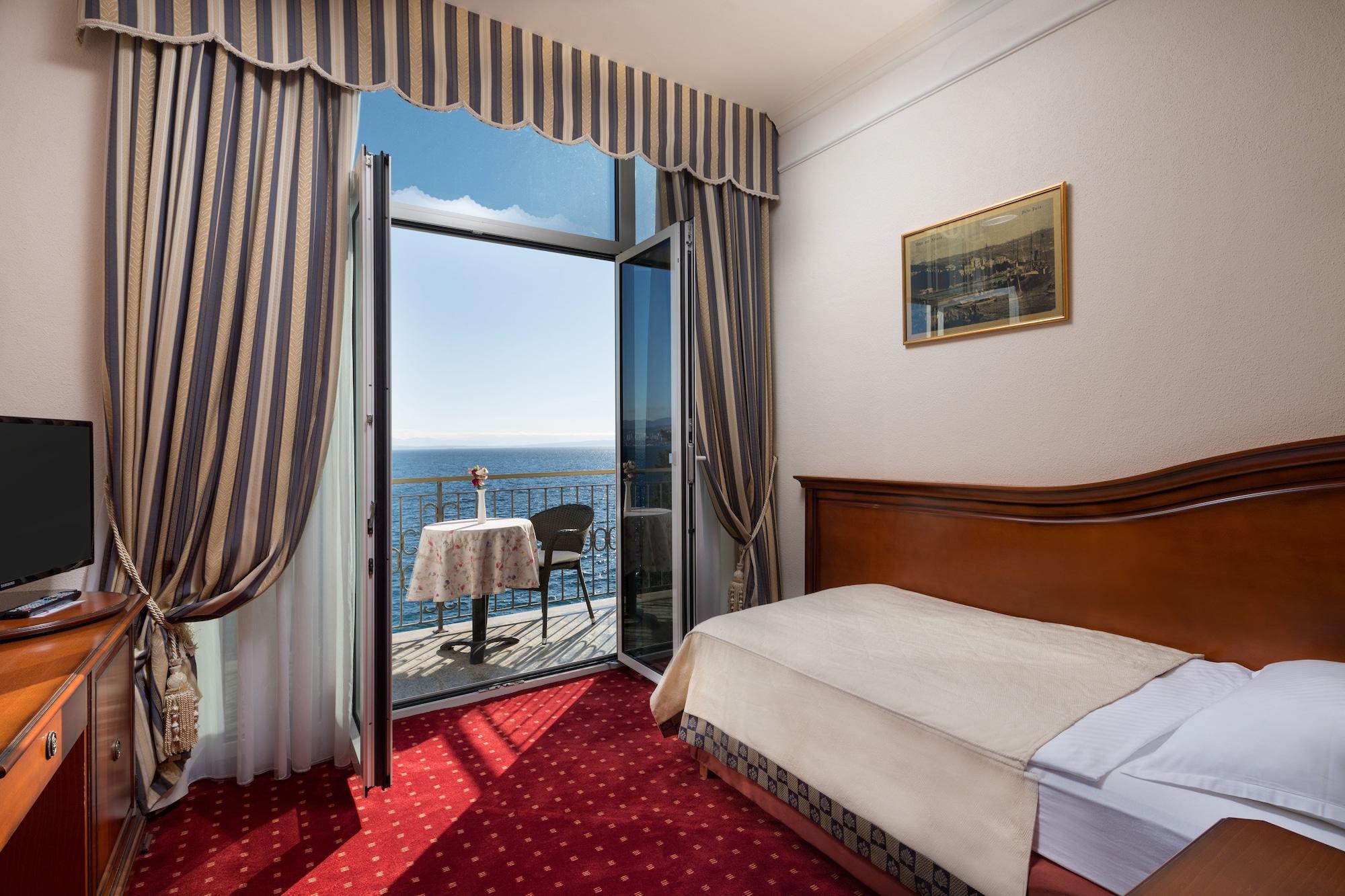 Hotel Savoy โอปาติยา ภายนอก รูปภาพ