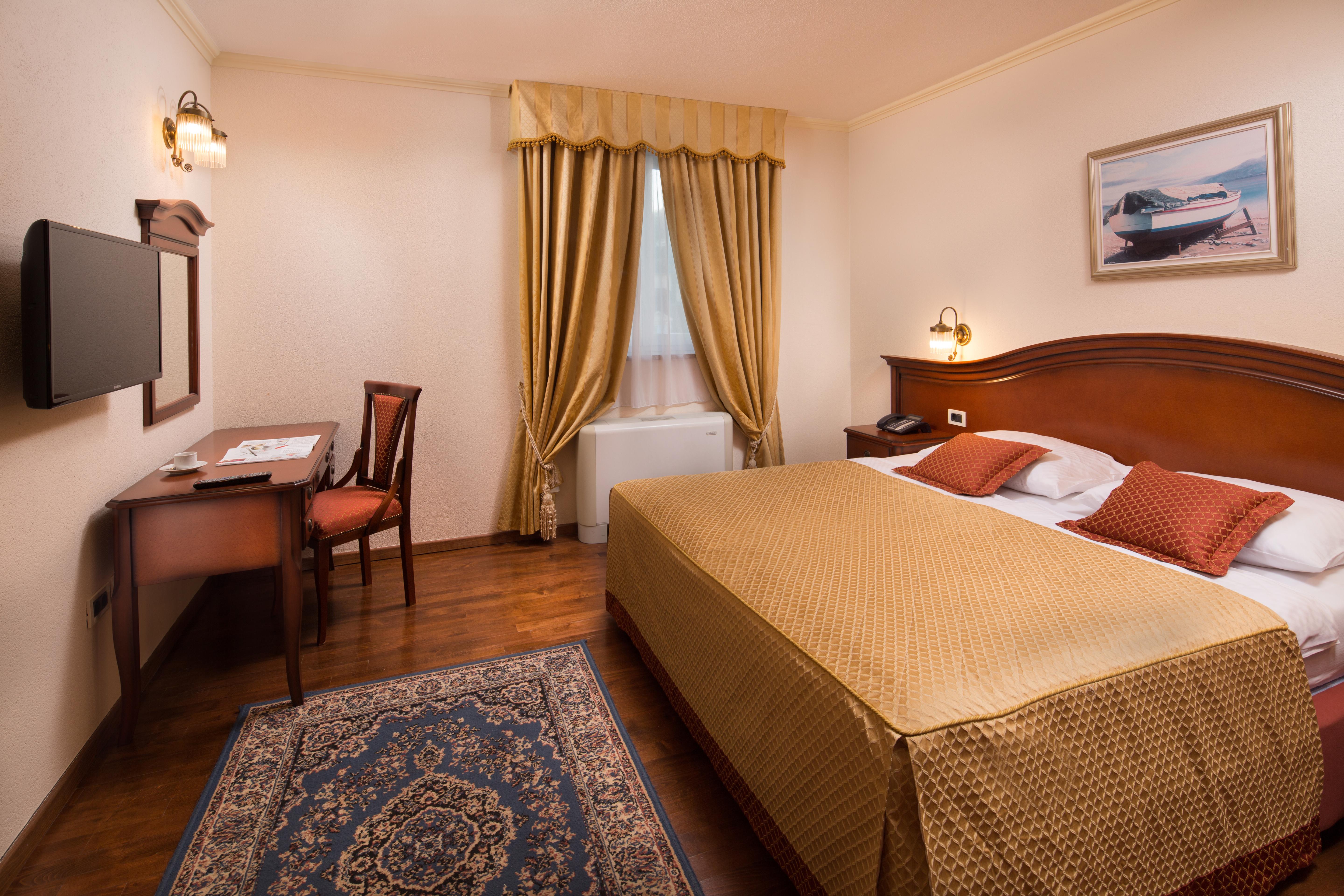 Hotel Savoy โอปาติยา ภายนอก รูปภาพ