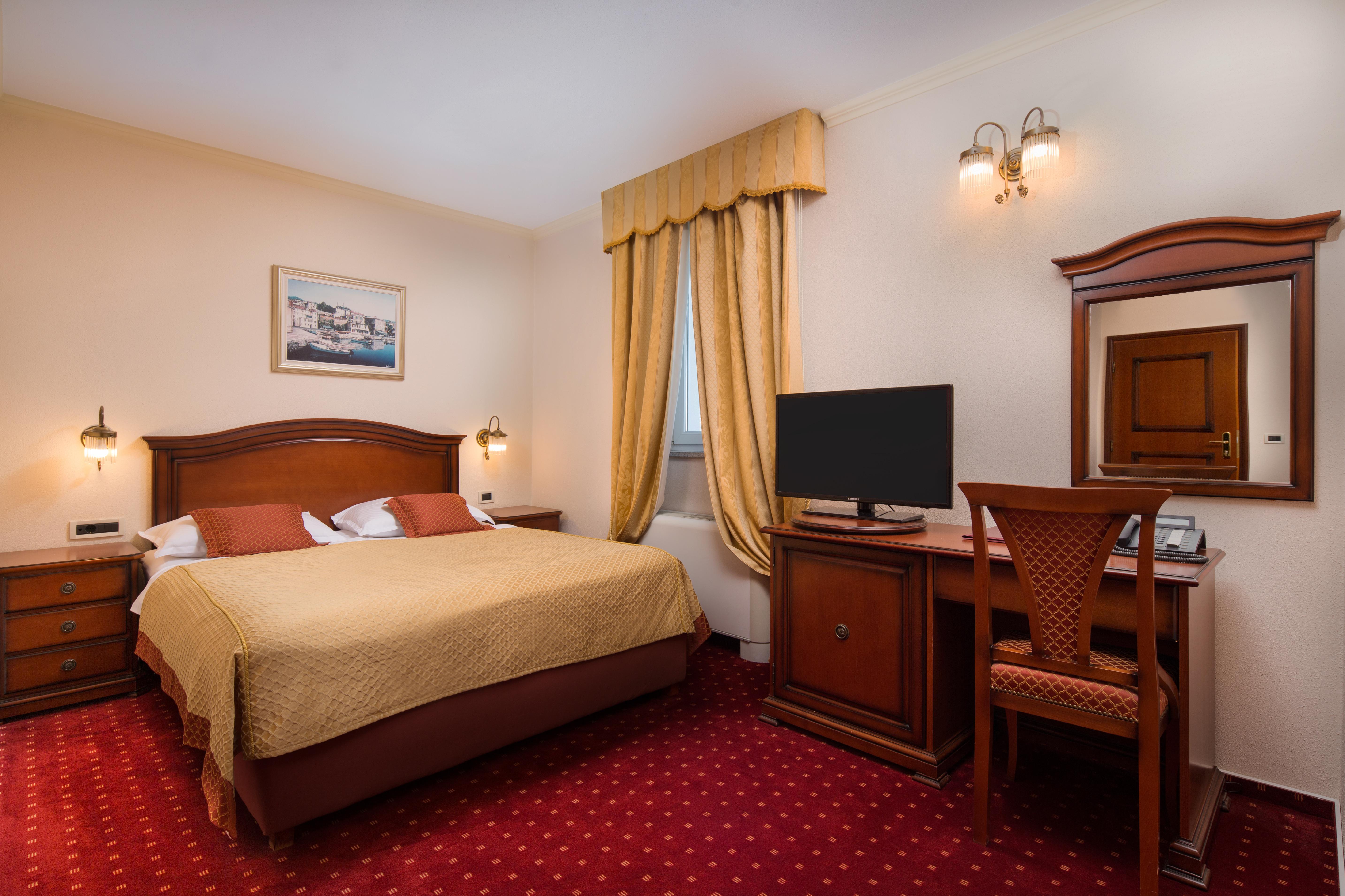 Hotel Savoy โอปาติยา ภายนอก รูปภาพ